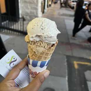 Waffle cone, double scoop