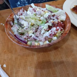 food was wonderful service excellent pizzas  fresh hot A must stop for travelers visitors locals. You will not be disappointed!