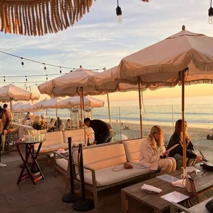 Beachside dining