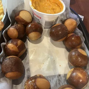 Pretzel bites with spicy cheese