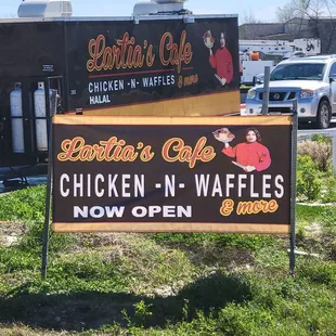 sign for chicken n waffles now open