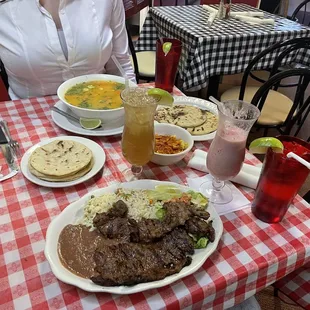 The food here was so fresh and hot and delicious!!