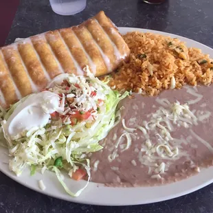 a plate of mexican food