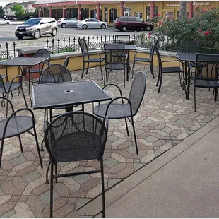 Nice patio which you can use about 10 days a  year in Houston