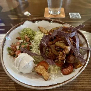 Fajita Salad w/Chicken. Quite tasty but my preference would have been chopped lettuce instead of shredded lettuce