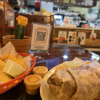 Guacamole, Chips & Salsa