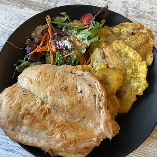 Pechuga a la plancha con tostones