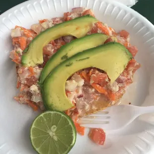 Tostada de ceviche de pescado