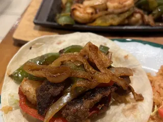 Los Compadres Mexican Grill