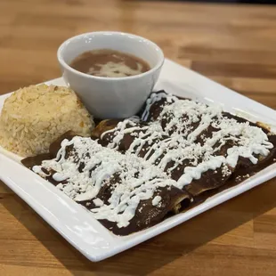 Enchiladas De Pollo En Salsa Verde