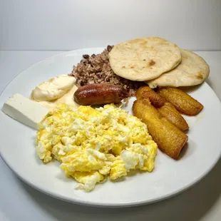 a plate of breakfast food