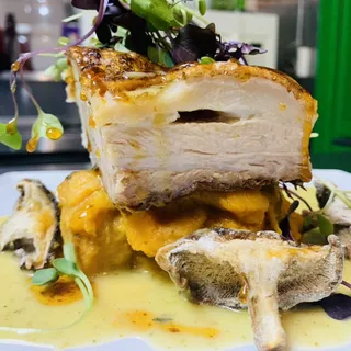 PORK BELLY (Al mojo de ajo sauce )