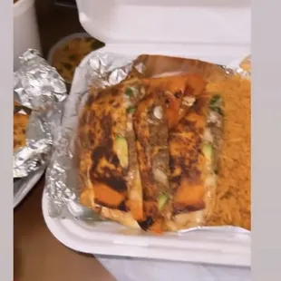 a picture of a sandwich in a container