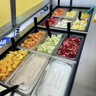 Fruits &amp; toppings. Fresas con crema!