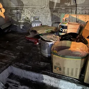 La Van Que usan para transportar la comida al estacionamiento es un asco !! Gente si NO quieren parar en el hospital no vallan este lugar