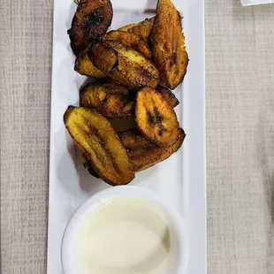 Están deliciosos los plátanos fritos la crema muy rica el sabor