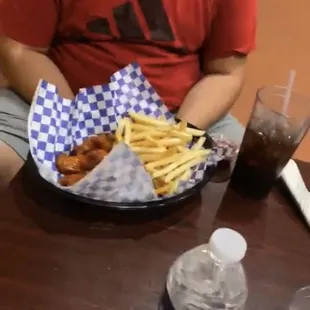 Buffalo wings and fries