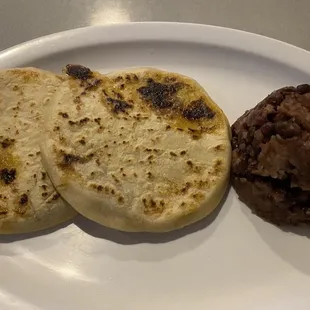 Revuelta Pupusas w/ casamiento