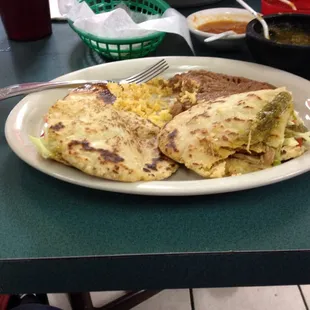 Chicken gordita plate