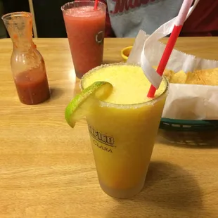 Frozen mango margarita