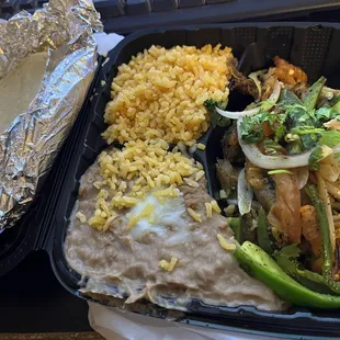 Carnitas plate with corn tortillas