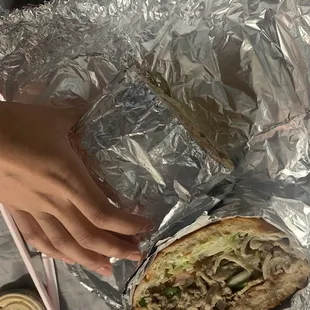 "Trevi Torta" (Sandwich Pork), jalapeños, onions, tomato, lettuce, beans.