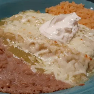 Crema enchiladas shredded chicken