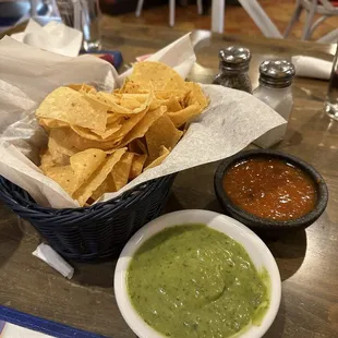That green salsa (verde) was BOMB! Loved it! Chips were great also!