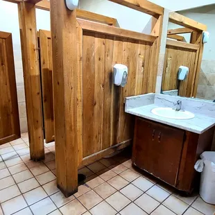 Women&apos;s Restroom