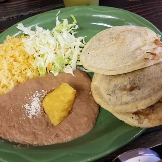 Bean & Cheese Gordita. (Gordita de frijoles con queso).