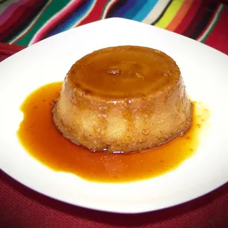 House specialty cream cheese flan (Flan queso crema)