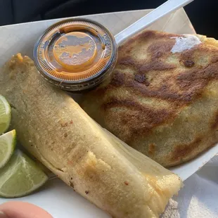 Tamal de pollo &amp; gordita de asada