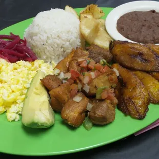 Bandeja Catracha..
Una variedad de nuestros sabores Tipicos