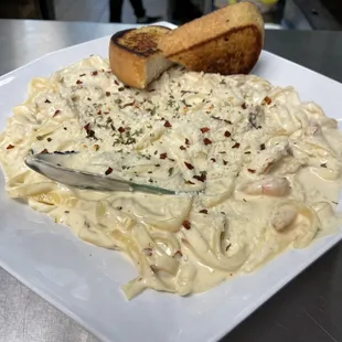 Pasta Costa Brava-Pasta with shrimp &amp; mussels