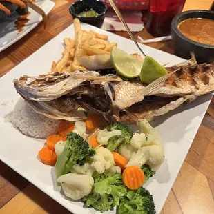 Huachinango (snapper) with delicious white rice and veggies. It also came with fries and garlic bread.