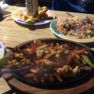 Mixed fajitas and ceviche!
