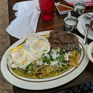 Chilaquiles Verdes, Asada y blanquillos.