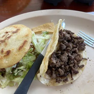 Gordita and fajita taco