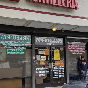 Social distance taco ingredient pick up