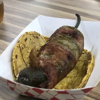 Chile Toreado con Queso Filadelfia y Tocino