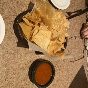 Chips and salsa (temperature warm)