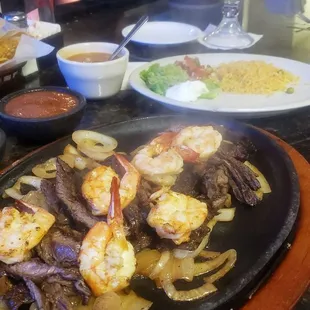 Fajitas and grilled shrimp...yummmm!