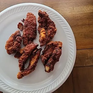 a plate of fried chicken wings