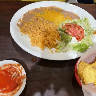 Rice, beans and salad for Fajitas Mixtas