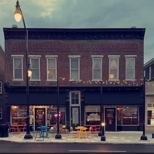Outdoor seating.  Downtown vibes