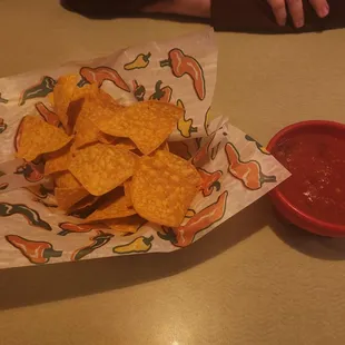 Chip and salsa start.
