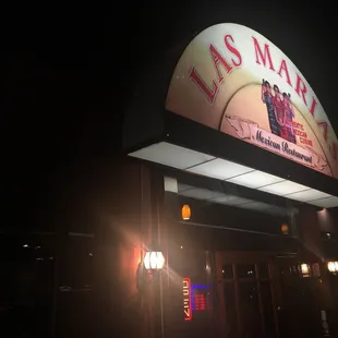 the front of the restaurant at night
