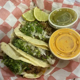 Chorizo, barbacoa, Carnitas Taco