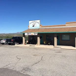 If you want "real Mexican food" in Mammoth, AZ, THIS is the place! Simple, working class meals and EXCELLENT corn tortillas.