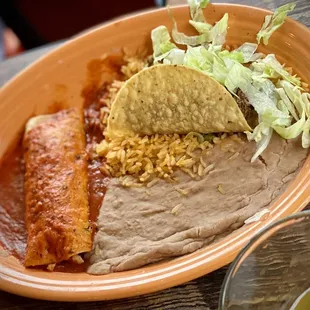 a plate of mexican food